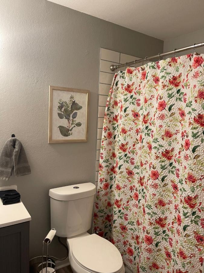 The Deannie Apt #6 - Simple And Homey 2Bd W/ Wifi Hamilton Экстерьер фото